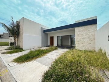 CASA DE UN NIVEL EN VENTA EN L. DEL MEDITERRANEO