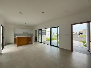 CASA DE UN NIVEL EN VENTA EN L. DEL MEDITERRANEO