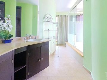 Se vende o renta casa en Lomas Contry Club con doble filtro de seguridad