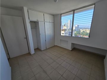 SE VENDE ACOGEDOR Y REMODELADO APARTAMENTO  EN AVE.12 DE OCTUBRE AQ