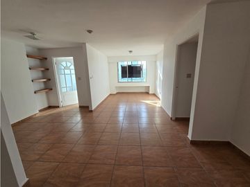 SE VENDE ACOGEDOR Y REMODELADO APARTAMENTO  EN AVE.12 DE OCTUBRE AQ