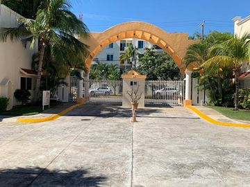 Casa en Renta en Cancún, Residencial La Fuente, Av. Nizuc, SM 17.