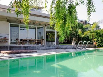 VENTA CASA 10 AMB. PARQUE-PILETA-COCH - NORDELTA