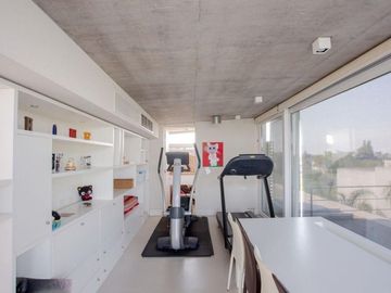 VENTA CASA 10 AMB. PARQUE-PILETA-COCH - NORDELTA