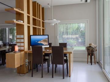 VENTA CASA 10 AMB. PARQUE-PILETA-COCH - NORDELTA