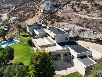 Amplia casa con vista privilegiada en Cerro Grande