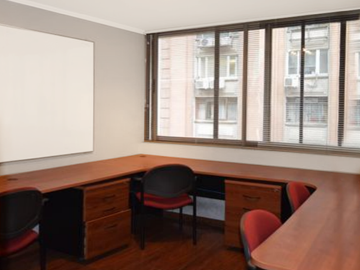 Oficina en Arriendo en Huérfanos / Santiago Centro