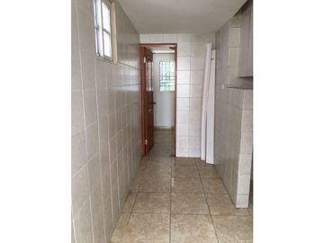 Casa en venta sobre vía principal en Chanis