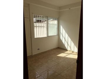Casa en venta sobre vía principal en Chanis