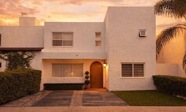 CASA EN VENTA ZONA BOSQUES TRES MARÍAS