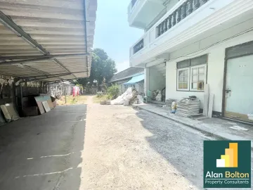 Apartment Building for Sale With 20 Studios Offering Huge Potential to Renovate or Build New