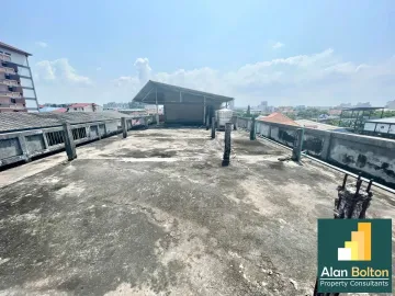 Apartment Building for Sale With 20 Studios Offering Huge Potential to Renovate or Build New