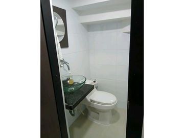 Casa ESQUINERA DE DOS PISOS en Venta- CONJUNTO CERRADO - La Castellana