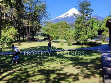 Hermoso terreno de 4,25 ha con vista a volcanes y acceso al lago Llanquihue.