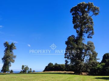 Hermoso terreno de 4,25 ha con vista a volcanes y acceso al lago Llanquihue.