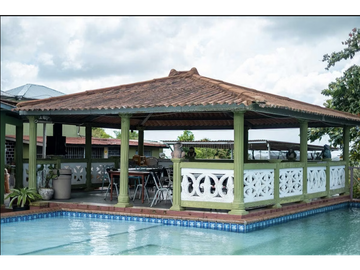 SE VENDE FINCA CON PISCINA Y GAZEBO EN CHORRERA EL COCO DE 4041M