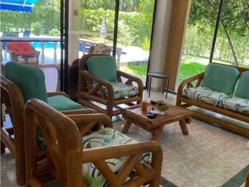 Casa tipo finca en venta en Carmen de Apicalá – Con piscina y zona BBQ