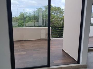 Casa en venta Residencial Vía Cumbres, Cancun de 4 recamaras y 4 baños completos, cuarto servicio