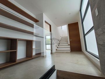 Casa en venta Residencial Vía Cumbres, Cancun de 4 recamaras y 4 baños completos, cuarto servicio