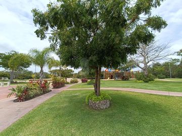 Casa en venta Residencial Vía Cumbres, Cancun de 4 recamaras y 4 baños completos, cuarto servicio