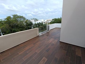 Casa en venta Residencial Vía Cumbres, Cancun de 4 recamaras y 4 baños completos, cuarto servicio