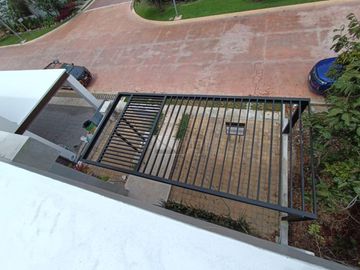 Casa en venta Residencial Vía Cumbres, Cancun de 4 recamaras y 4 baños completos, cuarto servicio