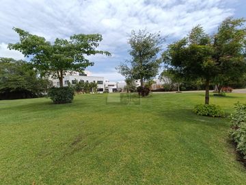 Casa en venta Residencial Vía Cumbres, Cancun de 4 recamaras y 4 baños completos, cuarto servicio