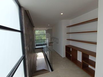 Casa en venta Residencial Vía Cumbres, Cancun de 4 recamaras y 4 baños completos, cuarto servicio