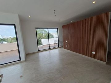 Casa en venta Residencial Vía Cumbres, Cancun de 4 recamaras y 4 baños completos, cuarto servicio
