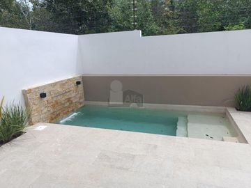 Casa en venta Residencial Vía Cumbres, Cancun de 4 recamaras y 4 baños completos, cuarto servicio
