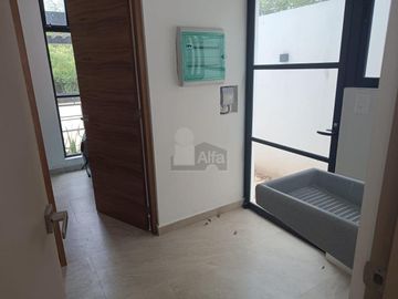 Casa en venta Residencial Vía Cumbres, Cancun de 4 recamaras y 4 baños completos, cuarto servicio