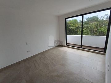 Casa en venta Residencial Vía Cumbres, Cancun de 4 recamaras y 4 baños completos, cuarto servicio