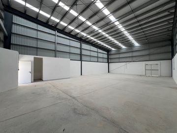 Bodega Industrial cerca de estación TREN MAYA, sobre carretera Mérida-Cancún.