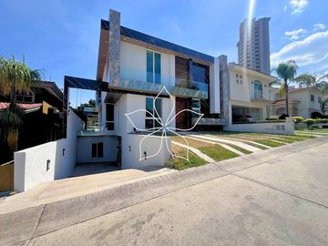 RESIDENCIA EN VENTA EN PUERTA DE HIERRO, ZAPOPAN