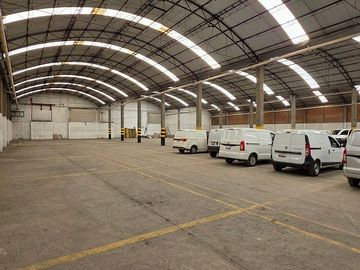 Bodega 7136m2 en parque industrial Vallejo con andenes