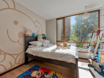 Departamento con finas terminaciones y con jardín privado