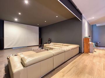 Departamento con finas terminaciones y con jardín privado