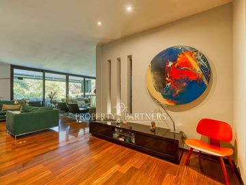 Departamento con finas terminaciones y con jardín privado