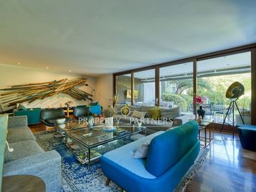 Departamento con finas terminaciones y con jardín privado