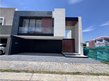 Casa en Venta en Lomas de Angelópolis II, Parque Berna