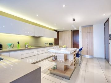 Excelente precio, lindo departamento, preciosa vista.