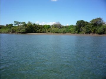 Terreno a Orilla del Mar en Boca Chica