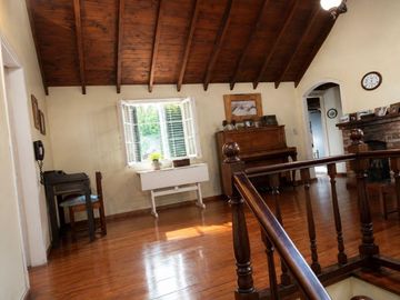 CHALET DE ESTILO EN EXCELENTE UBICACION