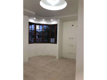 VENDO CASA HATO PINTADO DE 3 NIVELES