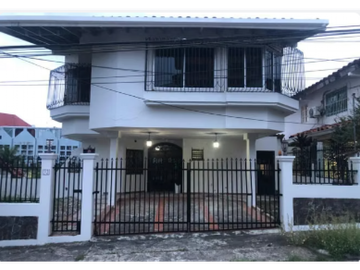 VENDO CASA HATO PINTADO DE 3 NIVELES