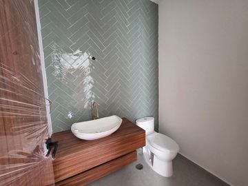 Casa en Venta con 4 recámaras, alberca en Lomas Diamante