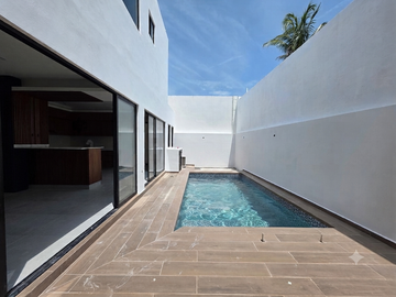 Casa en Venta con 4 recámaras, alberca en Lomas Diamante