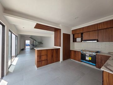 Casa en Venta con 4 recámaras, alberca en Lomas Diamante