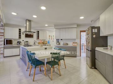 Vive el lujo desde el primer día, Casa amoblada en Jardines del Sur