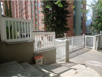 VENTA DE APARTAMENTO EN LOMA DE LOS BERNAL